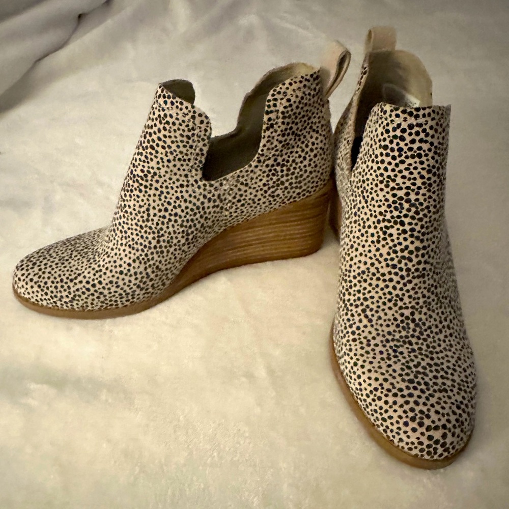 Never worn Tom’s